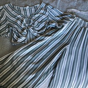 Adorable boho-chic set from American Eagle. Worn once, excellent condition.